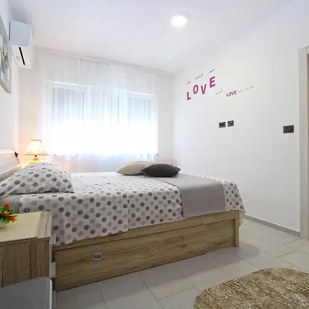 House 2283 Fažana