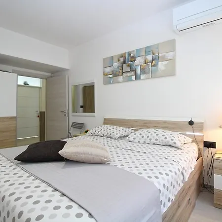 Сasa de vacaciones House 2283 Fažana